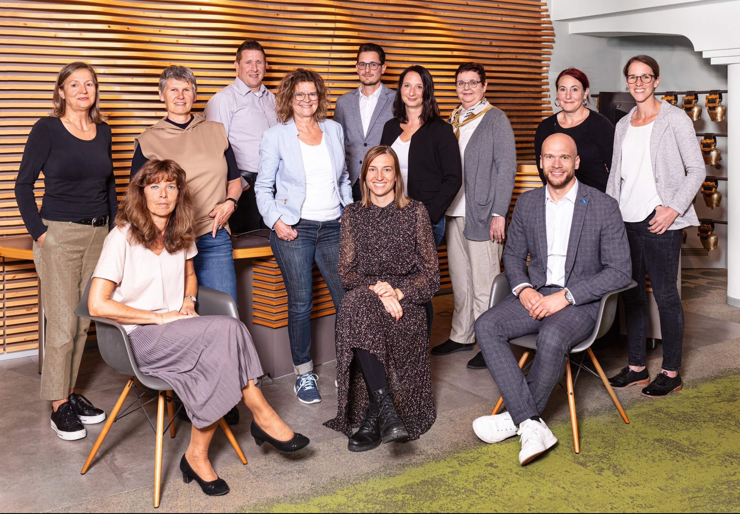 Auf dem Bild posiert das Team des Kundenservice der AÜW